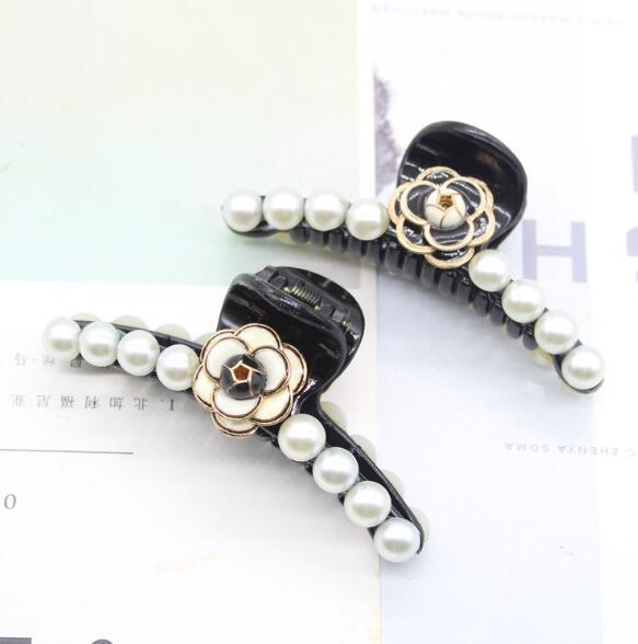 Vouge Black White Enamel Camellia Flower Hair Clamps Pearl Hair Claw Black Acrylic Hair-Clips Women Hair Jewelry Accessories