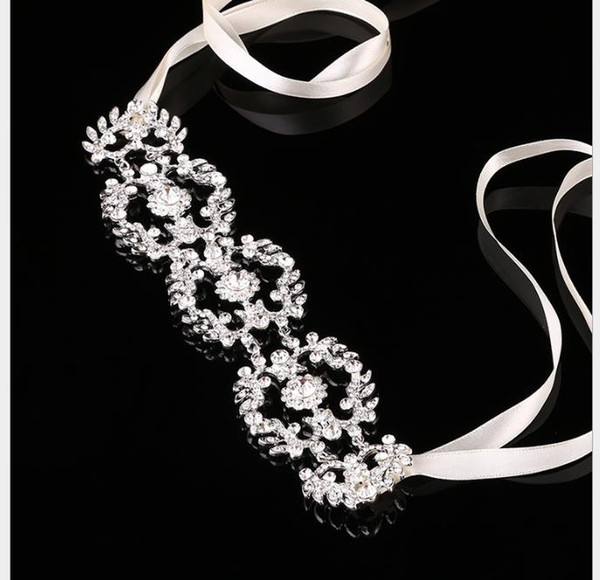 Bride's wedding dress accessories with silver water drill hairpin