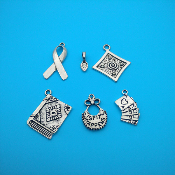 Mixed Tibetan Silver Plated Ribbon Logo Poker Brand Charms Pendants Jewelry Making Bracelet Necklace Fashion Jewelry Accessories DIY V116