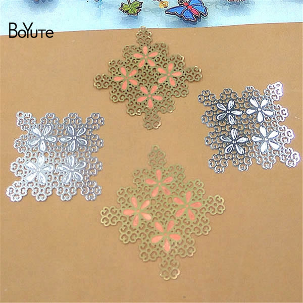 BoYuTe 50 Pcs 26MM 2 Colors European Copper Square Flower Charms Wholesale DIY Filigree Brass Material for Jewelry Making