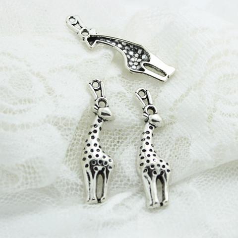 Sweet Bell Min Order 30pcs 11*41mm Vintage Silver Metal Alloy Lovely Christmas Charms giraffe Jewelry Charms D0474