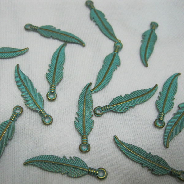 Jewelry Findings Components 100pcs/lot 22*7MM New Retro Verdigris Patina Plated Zinc Alloy Green Feather Charms For DIY Jewelry Accessories