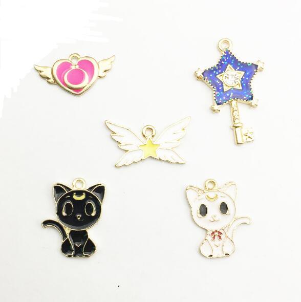 Mixed New 50 pcs Wholesale Japanese anime series Sailor Moon Charms DIY Pendants Jewelry Making Party Gifts Toy