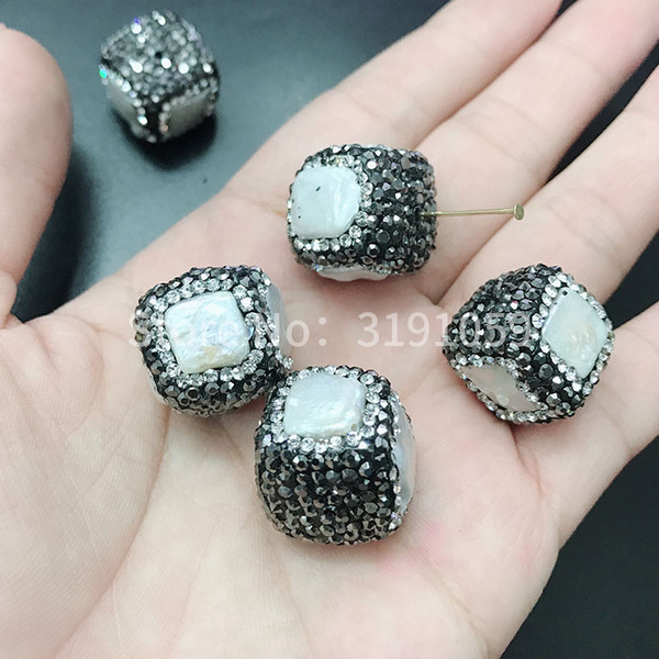 European and American popular square beads, retro fashion, pearl jewelry.