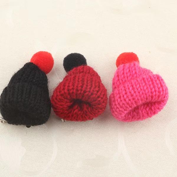 2018 Christmas Style Fashion Mini Little Hat Brooches For Women And Men Pin & Corsage Pompon Woolen Yarn