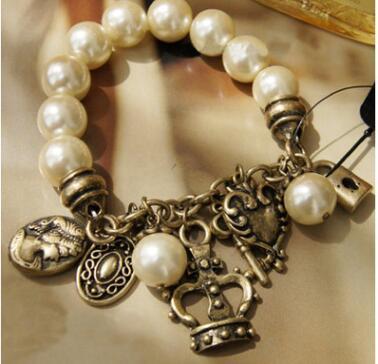 Retro Crown Key Lock Pendant Key Lock Heart Crown Queen Pendants Pearl Bracelet Fashion Pearl Bangles