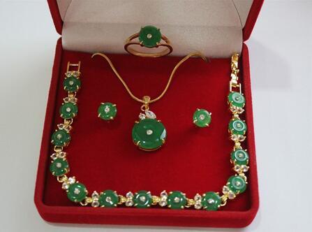 ¡Nuevo diseño! Verde maravilloso jades pulsera pendientes anillo y colgante 4 conjunto de