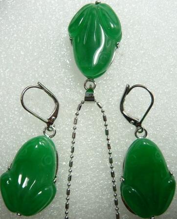 Señora hermoso tallado verde púrpura jade Natural Rana colgante de cuentas pendientes