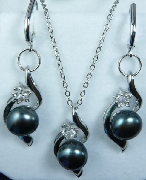 Pretty!Black Akoya Pearl Necklace +Earring Set