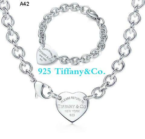 HOT !! SALE 2019 New Fashionable jewelry Tiffany925 Silver fashion jewelry necklace and bracelet Gift gift Set A42 with box Free shipping