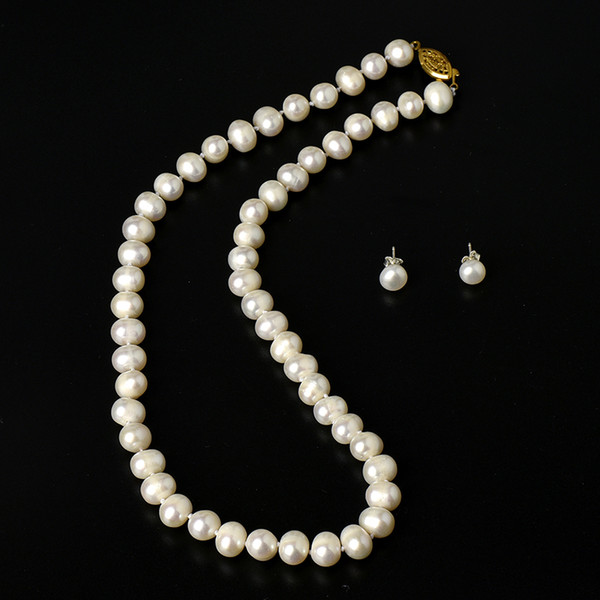 Have Golden 8-9 mm metal buckle PLUS smooth and shiny design Pearl Necklace add the Chic and chic Earrings