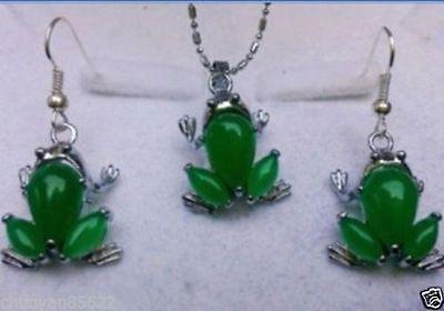 Beautiful lovely green jade frog pendant necklace earrings sets