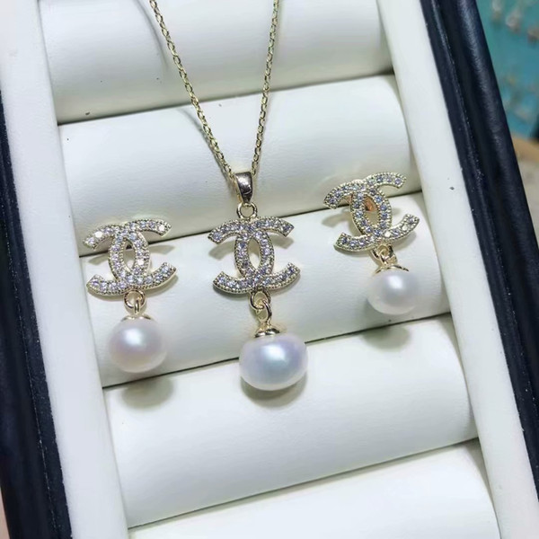 The 925 silver natural pearl necklace set is stylish, simple and luxurious