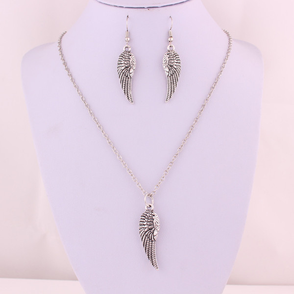 Hot Unique Jewelry Set Retro Silver Feather Wings Pendant Clavicle Short Special Necklace Earring Set Fashion Jewelry Friendship Gift