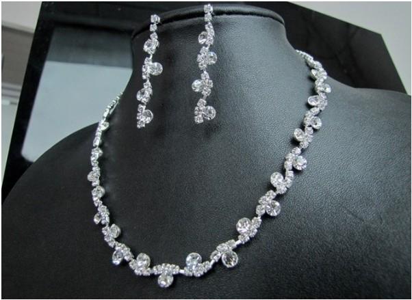 Free shipping Beauty Noble Rhinestone Crystal Wedding Jewelry Set Bride Bridal Accessories Earrings Choker Necklace Set For Evening Party