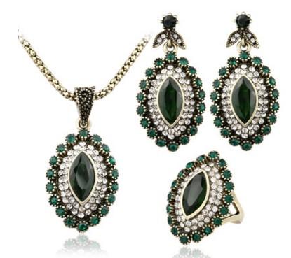 Jadeite, green diamond, three pieces, sell well, sell noble retro jewelry sets, and sell directly.