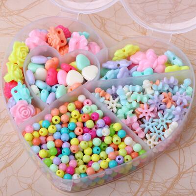 300 pcs per set Assorted Color Plastic Beads Set For Kids Crafts in Heart-shaped Case free shipping