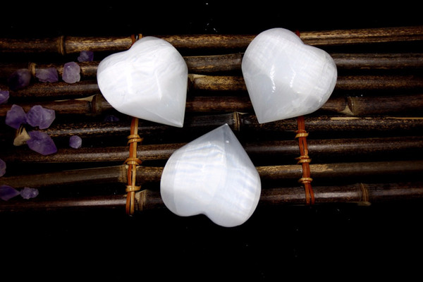 Can be punched 2.3''-2.7'' Natural White Selenite Heart Love Palm Stones Healing Reiki Mediation Crystal Specimen Home Figurine