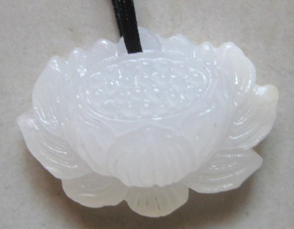 2017 Beautiful xin jiang white jade hand-carved lotus flower Pendants bring good luck FREE SHIPPING