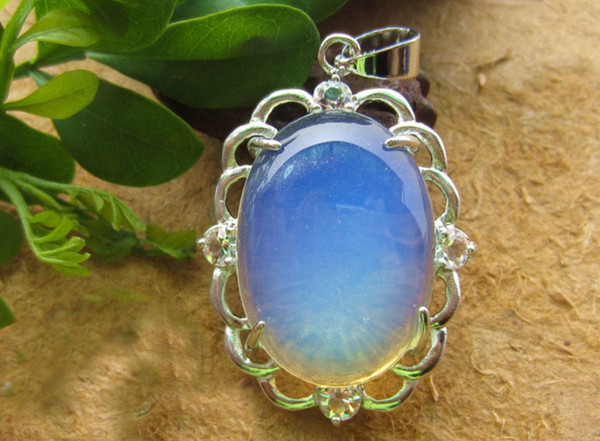 European and American fashion opal pendant