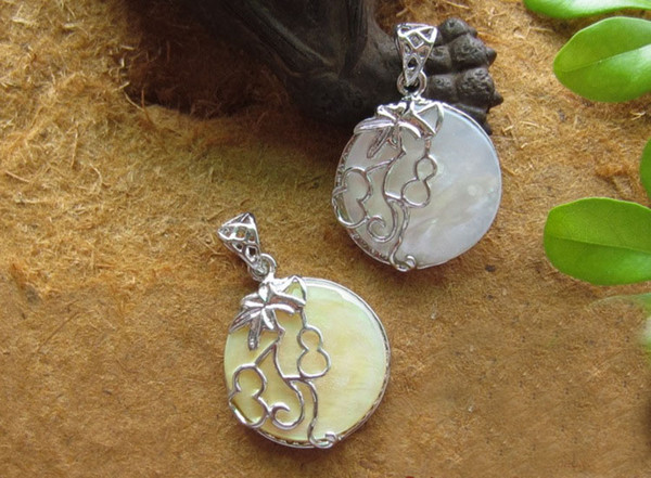 Wong Pui Pui white natural crystal pendant European and American fashion