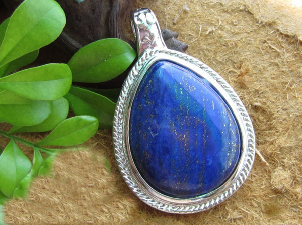 Natural lapis lazuli retro big European and American fashion pendant