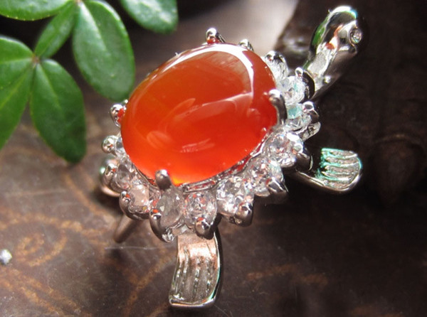 Natural red agate pendant European and American fashion small turtle