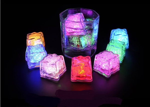 Maxi Aoto colors Mini Romantic Luminous Cube LED Artificial Crystal Acrylic Ice Cube Flash LED Light Wedding Christmas Decoration Party Bar