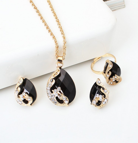 Bride Creative Peacock Exquisite Crystal Korean-style Accessories Necklace Women's Exquisite Three-piece Set Necklace Set Cmt085