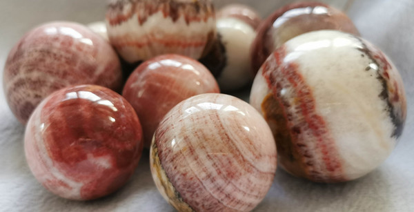 Natural Rhodonite Crystal Round Sphere Heart Chakra Polished - Natural Crystal Love Heart - Reiki Healing - Raw Meditation Stones-wood gift