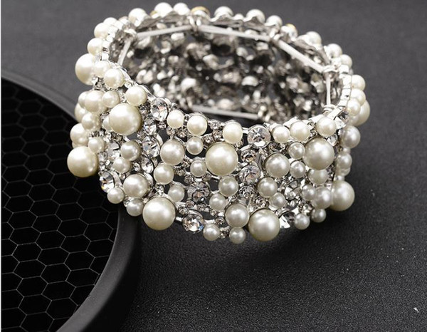 Women's bracelet of fashion trend in Europe and America; creative hand-made bride's pearl personality bracelet; wedding accessories; Bracele