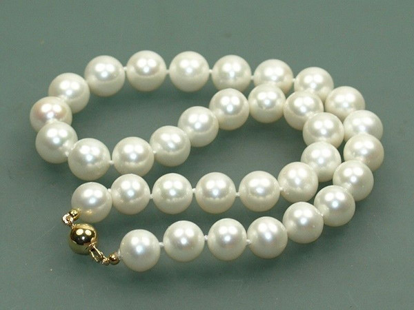 Free Shipping >>>>fashion beautiful 8-9mm white fresh water round pearls necklace 18