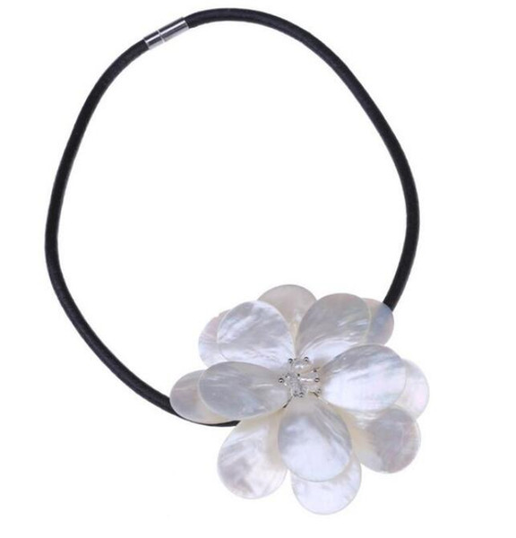 FREE SHIPPING + Natural shell Flower Necklace