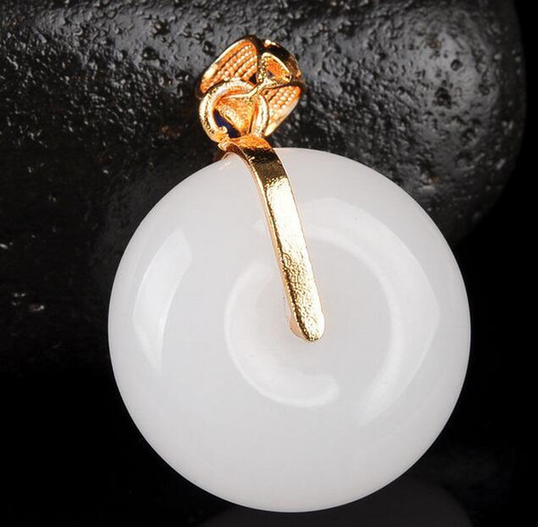 Beautiful Chinese Handwork Natural White Jade Carved Round Amulet Lucky Pendant Necklace Fashion gift box