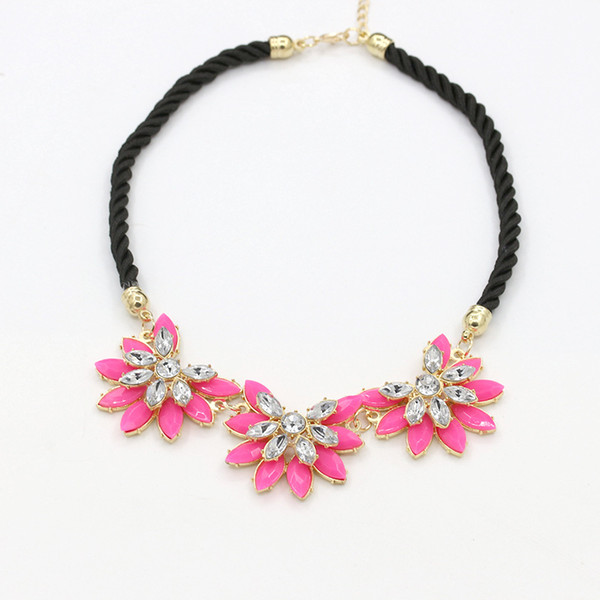 New Fashion Yellow Crystal Charm Choker Necklace Popular Braid Rope Chain Acrylic Flower Necklaces Women Statement Jewelry