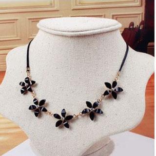 Five Diamond Flower Necklace clavicle 2- color optional Clothing accessories Artificial Jewelry Short Chain free shipping