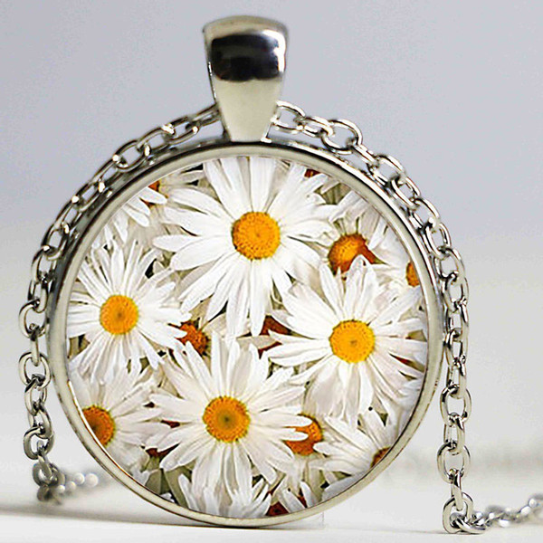 Daisies pendant. Flowers necklace. Flowers jewelry. Birthday gift, Christmas gift ,Glass cabochon pendant