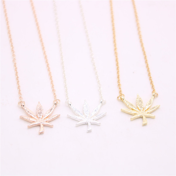 2018 Plant shape pendant necklace Maple leaf pendant necklace designed for women Retail and wholesale mix