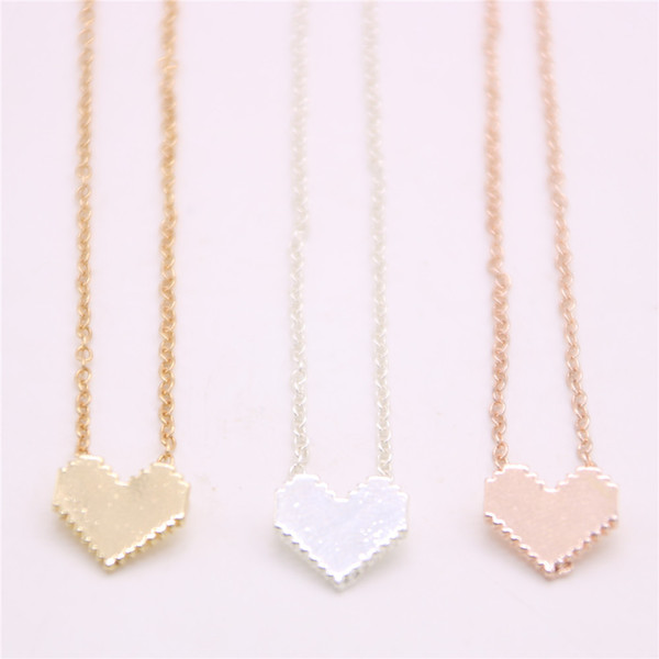 Solid heart-shaped pendant necklace Metal material love pendant necklace designed for women Retail and wholesale mix