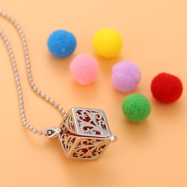 Noosa Essential Oil Diffuser Necklace Chunk Rubik's Cube Aromatherapy Oil Necklace Diffuser Openwork Locket Necklace with Pads