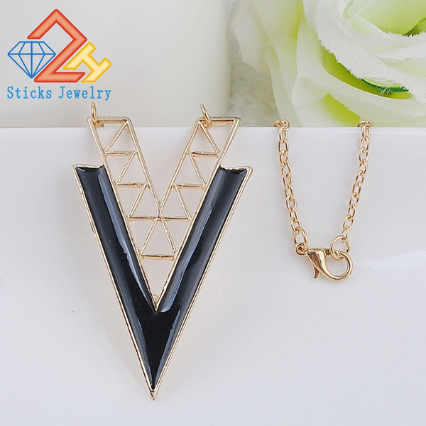 Geometric Triangle Shaped Alloy Pendant Necklace Enamel Hollow Out Sexy Trendy Vintage Jewelry for Women Bijoux Party