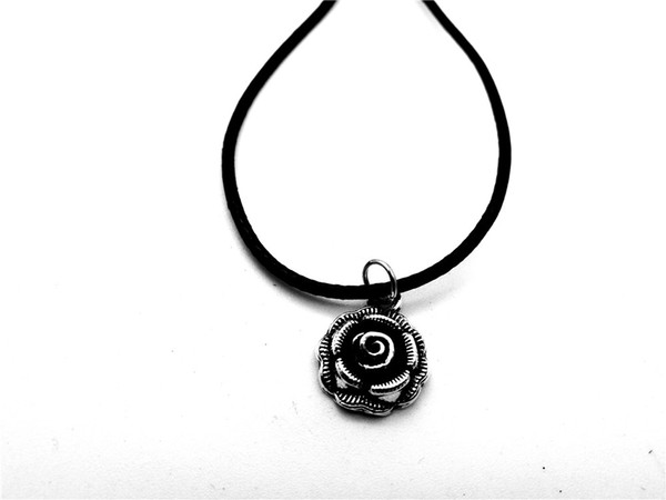 Npc-Antique Silver Black Rose Flower Petal Necklace Beauty and Beast Sunflower Plant Necklace Chrysanthemum Leather Rope Pendant Necklace