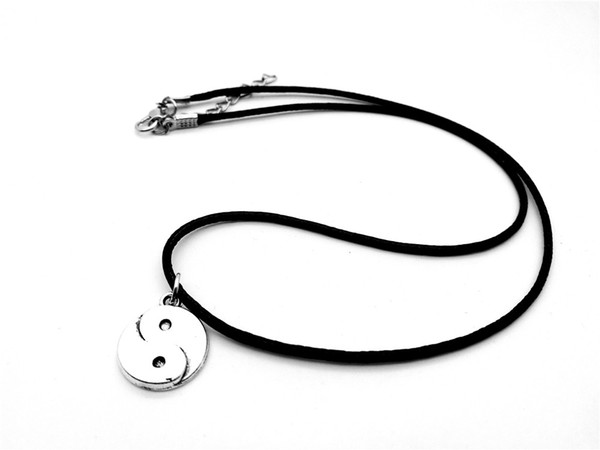 12pcs Chinese Style Tai Chi Bagua Pendant Necklace Sky Vision Tai Chi Gossip Leather Necklace Antique Yin Yang Silver Amulet Safe Necklace