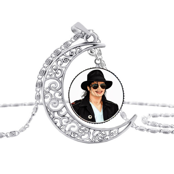 The world of Michael Jackson's pendant necklace souvenirs moon necklace