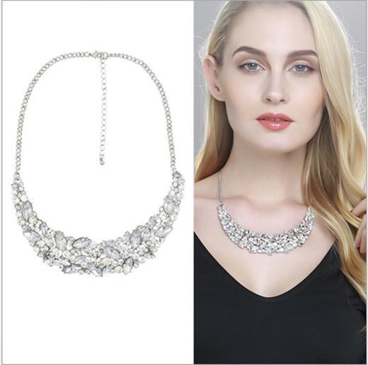 Euro-American latest amount of money decorates a popular crystal necklace to inset to drill the short chain lock bone chain vogue decoration