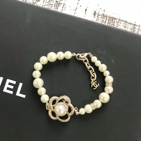 Fashion Brand Pearl Beaded Bracelet 2018 NEW Classic Designer Luxury Flower Pearl bracelets for Women C223