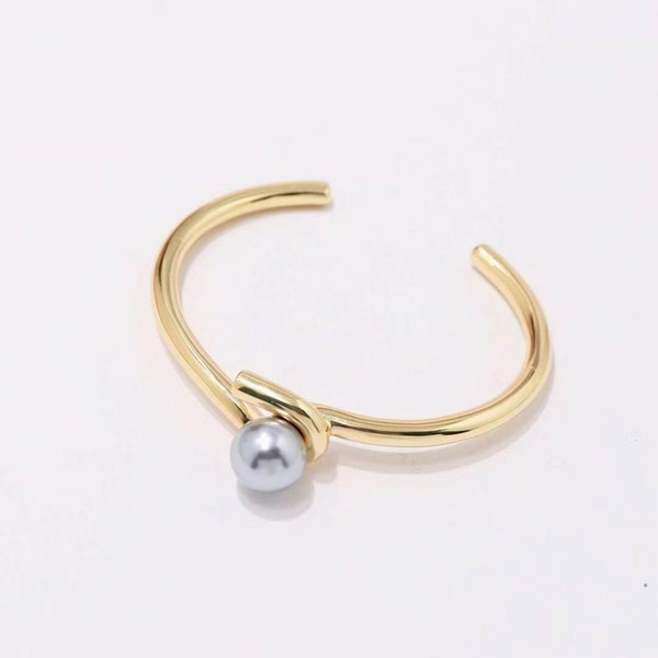 2019 newest charming fashion cheap Charm Bracelets Stainless Steel with pearl Decorate Luxurious For Women Wholesale good quality