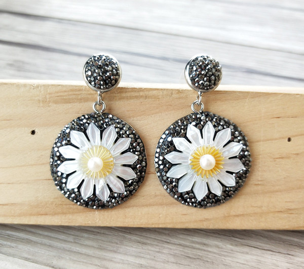 Fashion Shell carved daisy charms drop dangle earrings,Pave Rhinestone Crystal pearl Earrings Jewelry For Women ER757