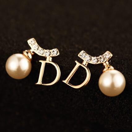 2016 New Fashion Pearl Stud Earrings for Women Korean Crystal Letter D Shape Earrings Jewelry Accessories