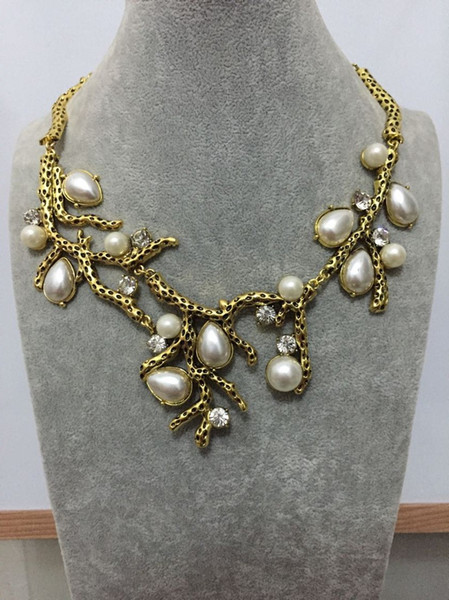 Vintage Tree Branch Rhinestones White Pearls Statement Necklaces Women Short Clavicle Design